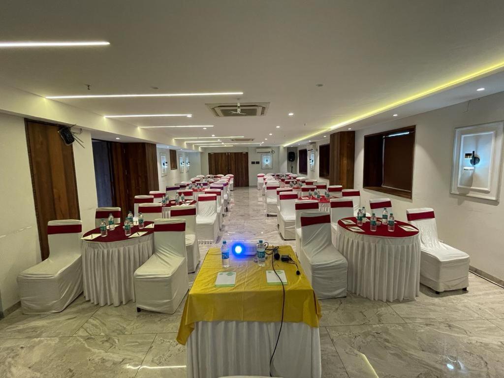 Hotel Lxia Hinjewadi - Indian Nationals Only Pimpri-Chinchwad Экстерьер фото