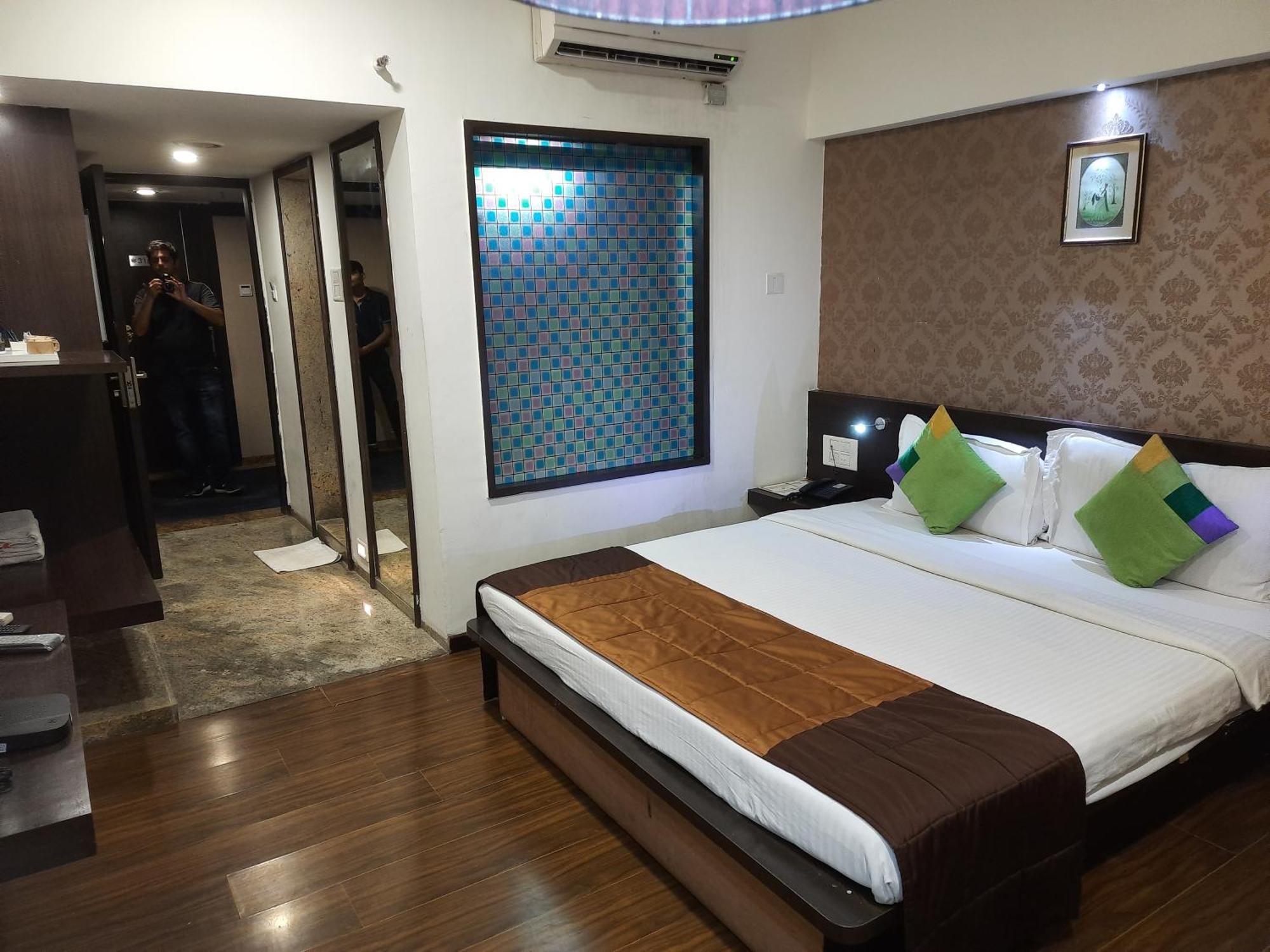 Hotel Lxia Hinjewadi - Indian Nationals Only Pimpri-Chinchwad Экстерьер фото